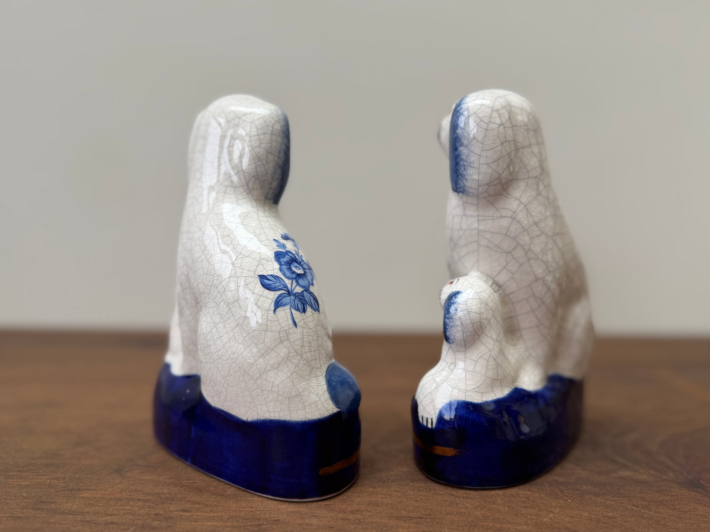 ヴィンテージ、スタッフォードシャードッグ、母犬と子犬｜青い花柄｜1940〜1950年代頃