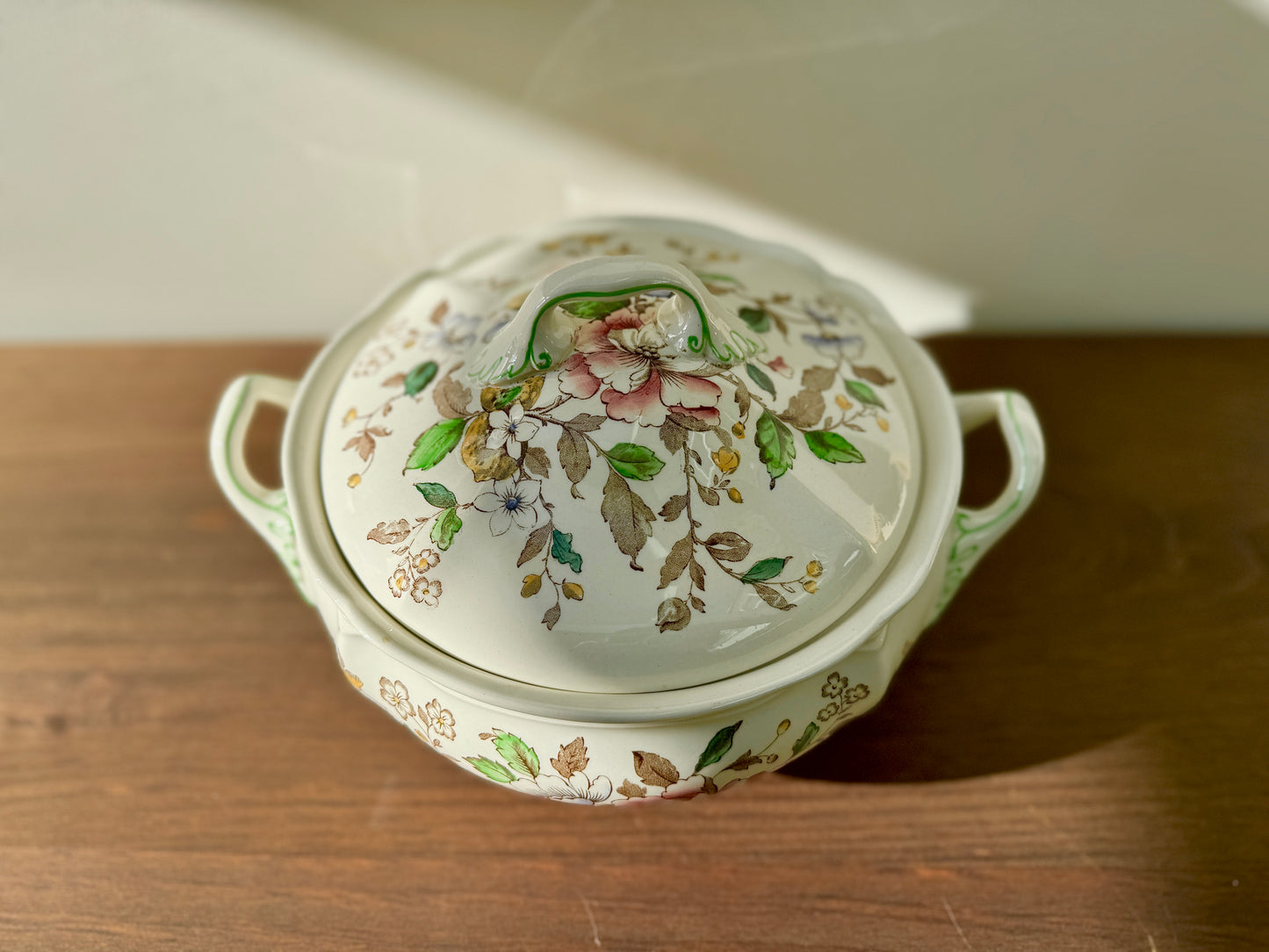 Royal-Doulton-Monmouth-Tableware-Set-Scalloped-Rims-1950s-tureen