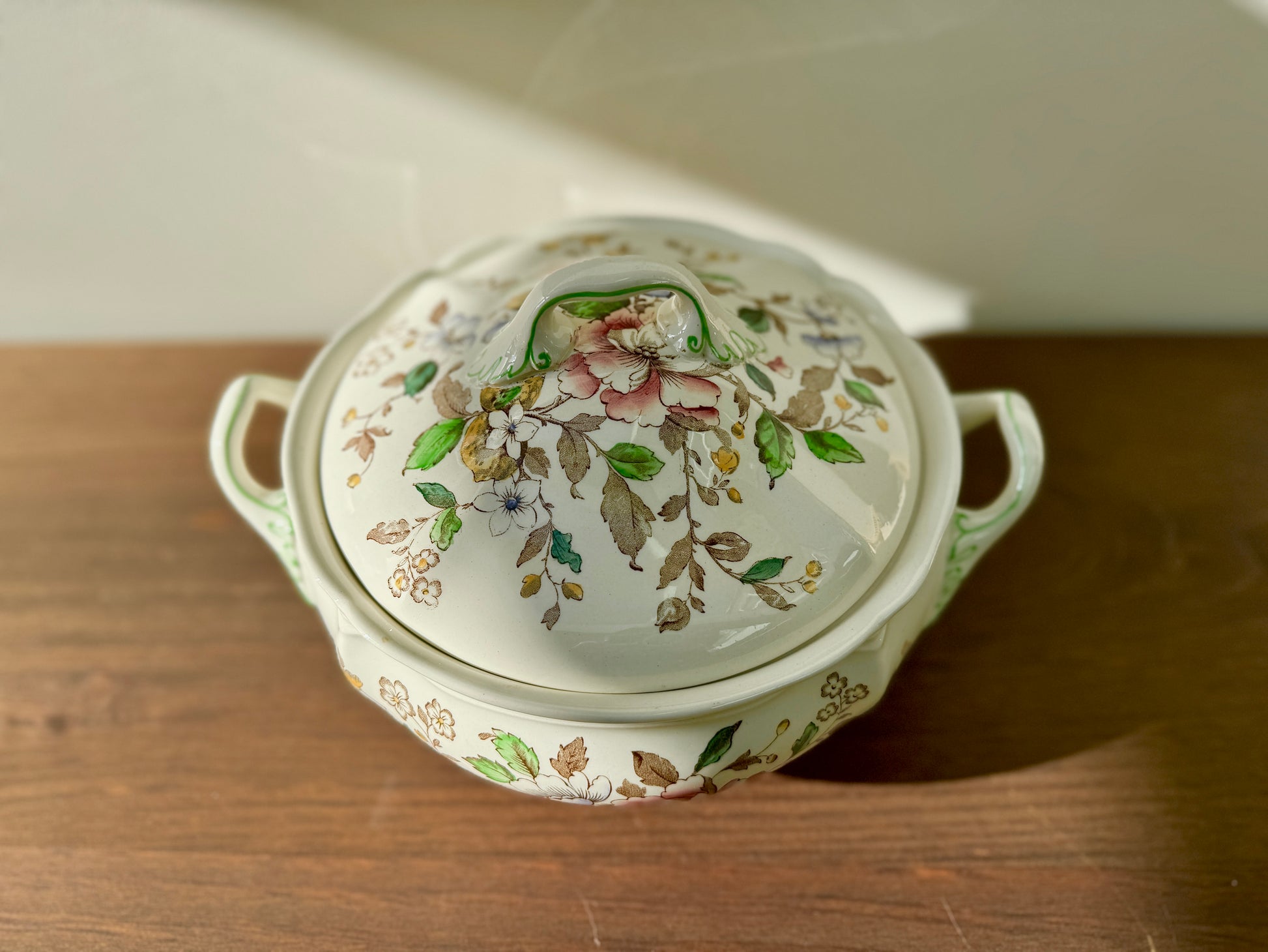 Royal-Doulton-Monmouth-Tableware-Set-Scalloped-Rims-1950s-tureen