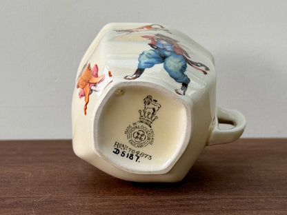 ロイヤルドルトン社、ナーサリーライム「ヘイ・ディドル・ディドル」柄のカップ＆ソーサー（スカラップ）｜1930年代頃