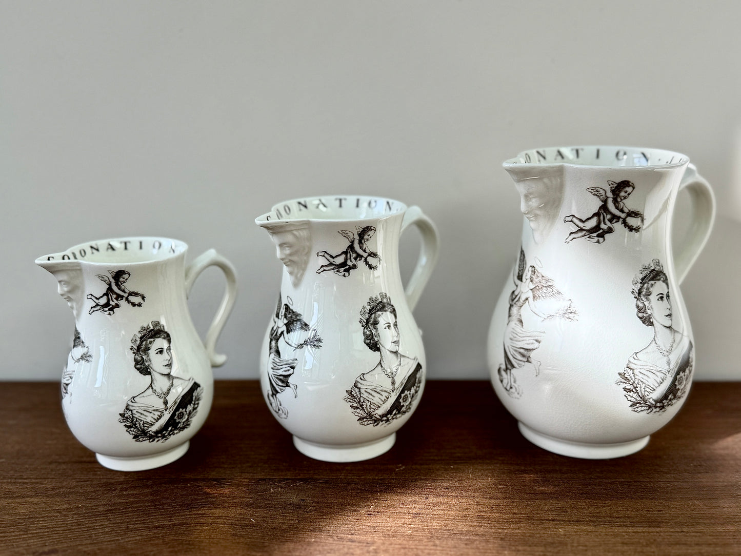 ロイヤルウースター、エリザベス女王戴冠記念ジャグ（３個セット）｜1953年