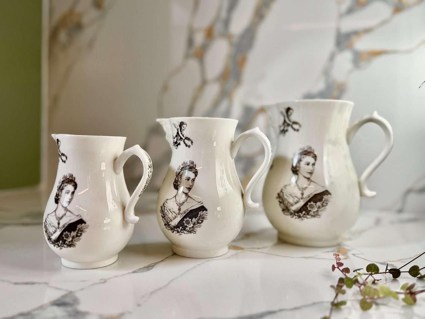 ロイヤルウースター、エリザベス女王戴冠記念ジャグ（３個セット）｜1953年