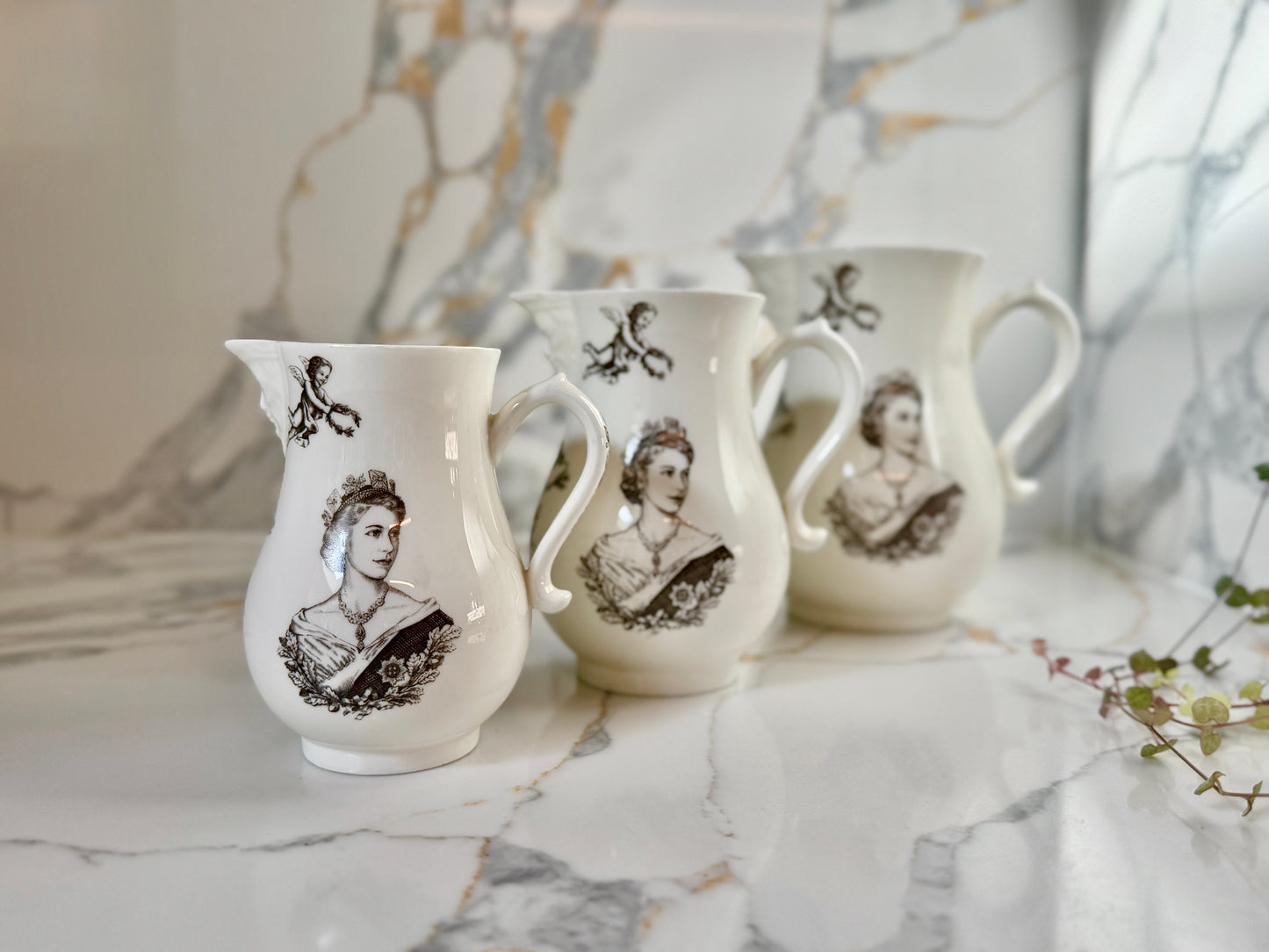 ロイヤルウースター、エリザベス女王戴冠記念ジャグ（３個セット）｜1953年