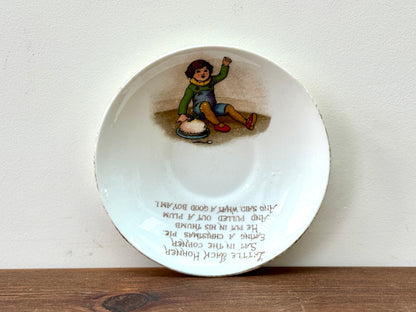 タスカン・チャイナ社、ナーサリーライム「ヘイ・ディドル・ディドル」柄のアンティーク・カップ＆ソーサー｜c.1910年代