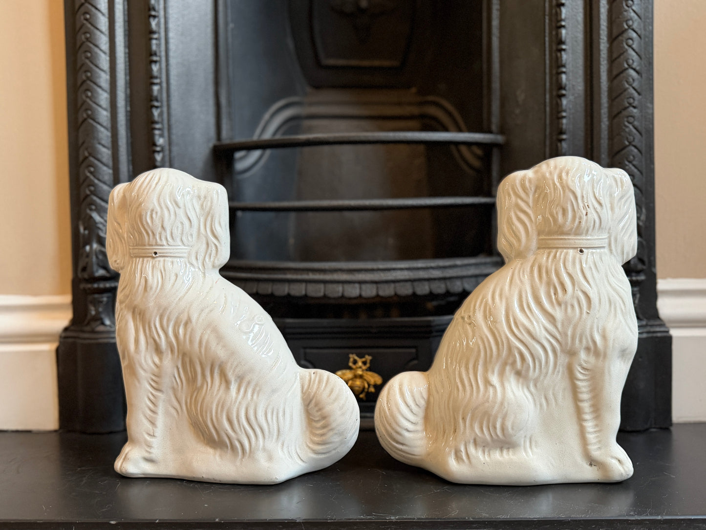 アンティーク、ガラスの目のスタッフォードシャードッグ（スパニエル）ペア｜1890年代頃