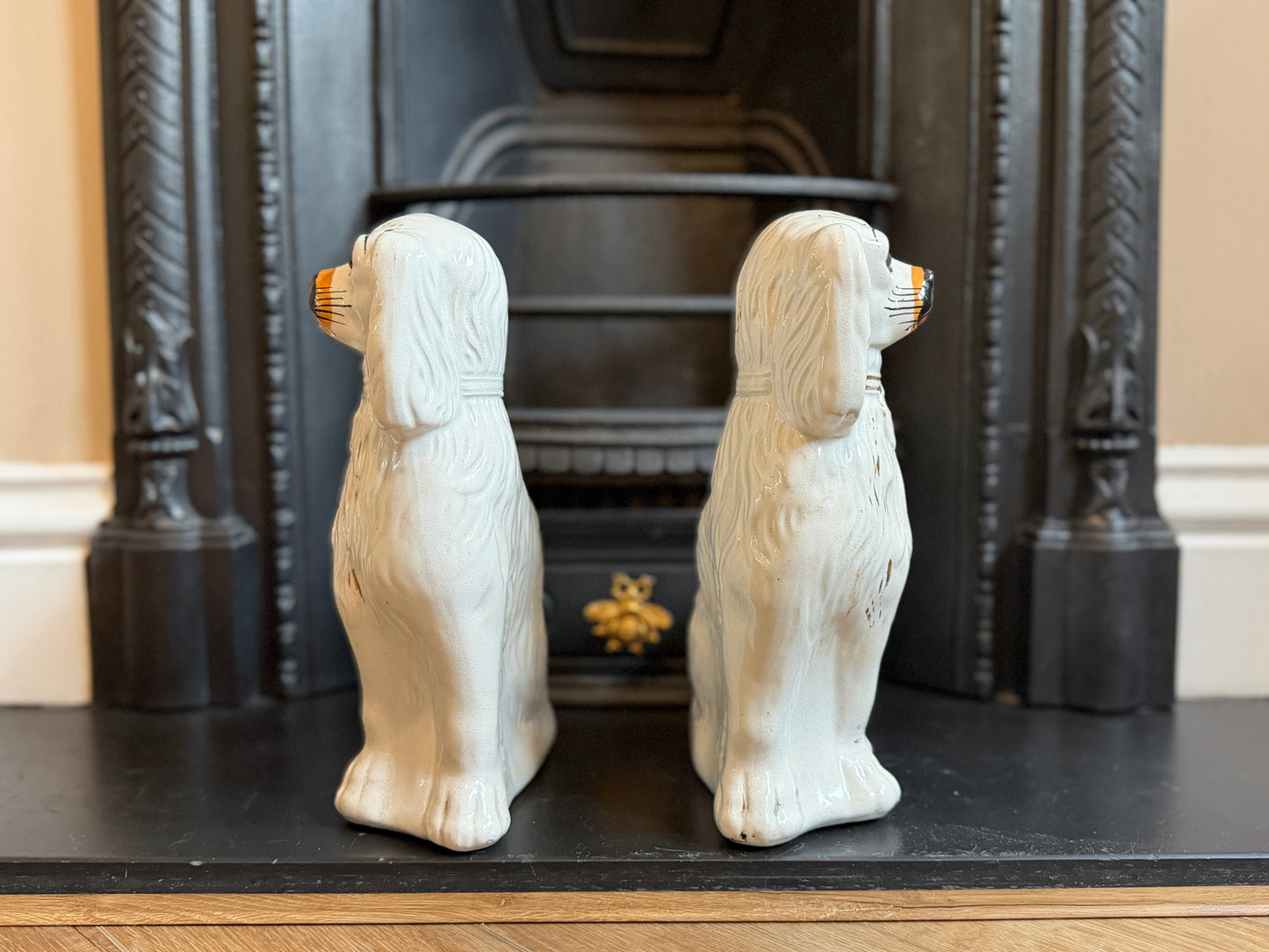 アンティーク、ガラスの目のスタッフォードシャードッグ（スパニエル）ペア｜1890年代頃