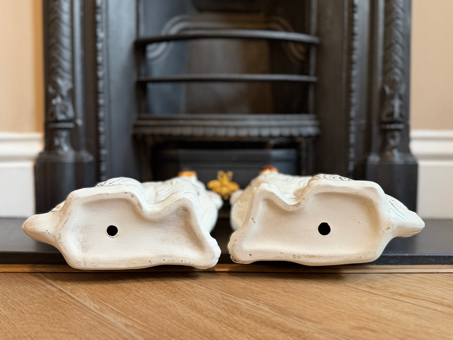 アンティーク、ガラスの目のスタッフォードシャードッグ（スパニエル）ペア｜1890年代頃