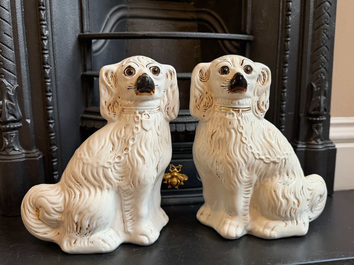 アンティーク、ガラスの目のスタッフォードシャードッグ（スパニエル）ペア｜1890年代頃