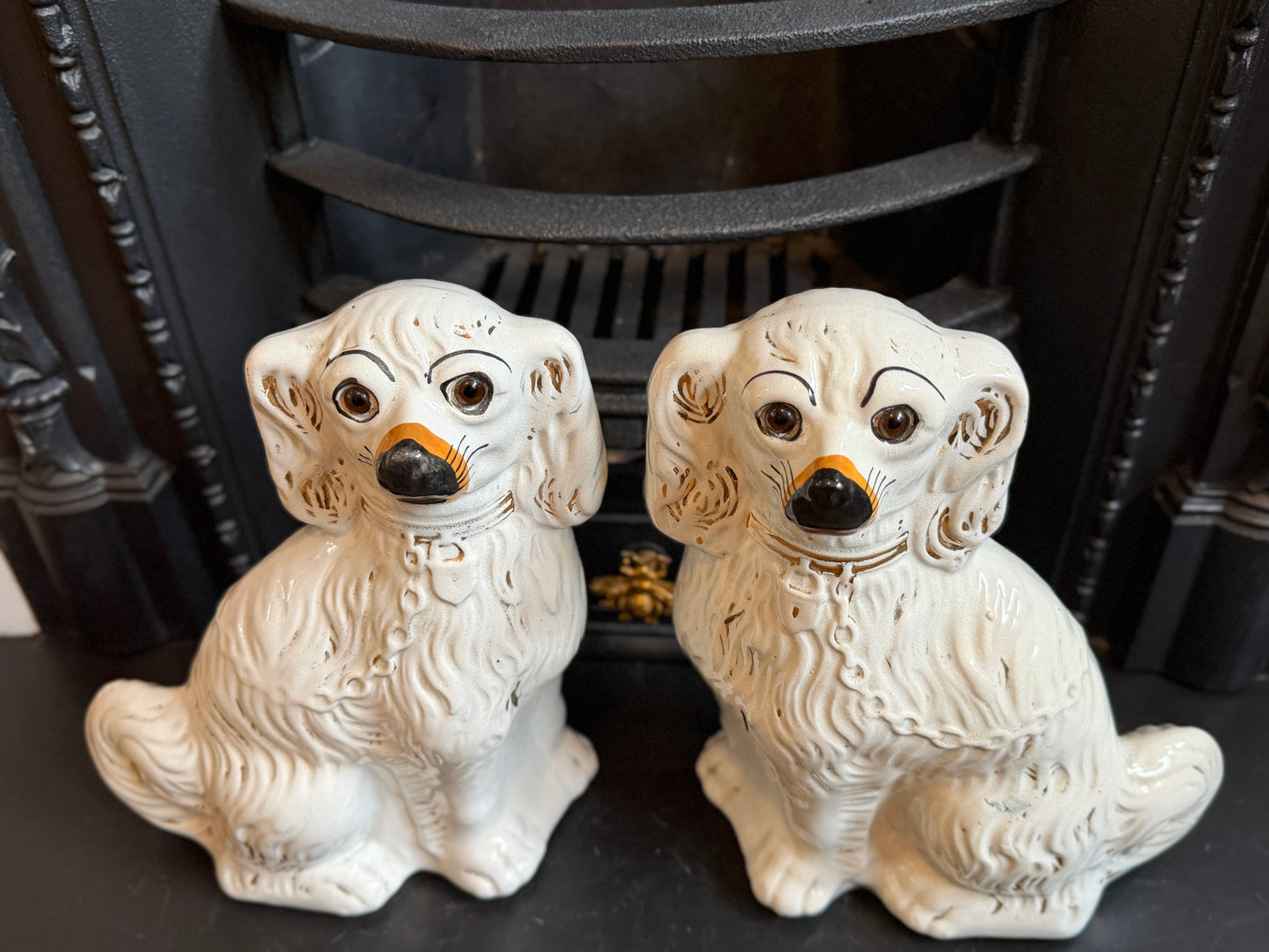 アンティーク、ガラスの目のスタッフォードシャードッグ（スパニエル）ペア｜1890年代頃