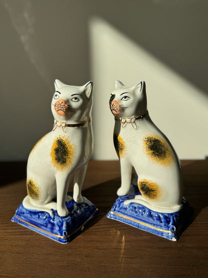 ヴィクトリア朝風スタッフォードシャーキャットのペア｜ピンクのマズル（大きめ、18cm）