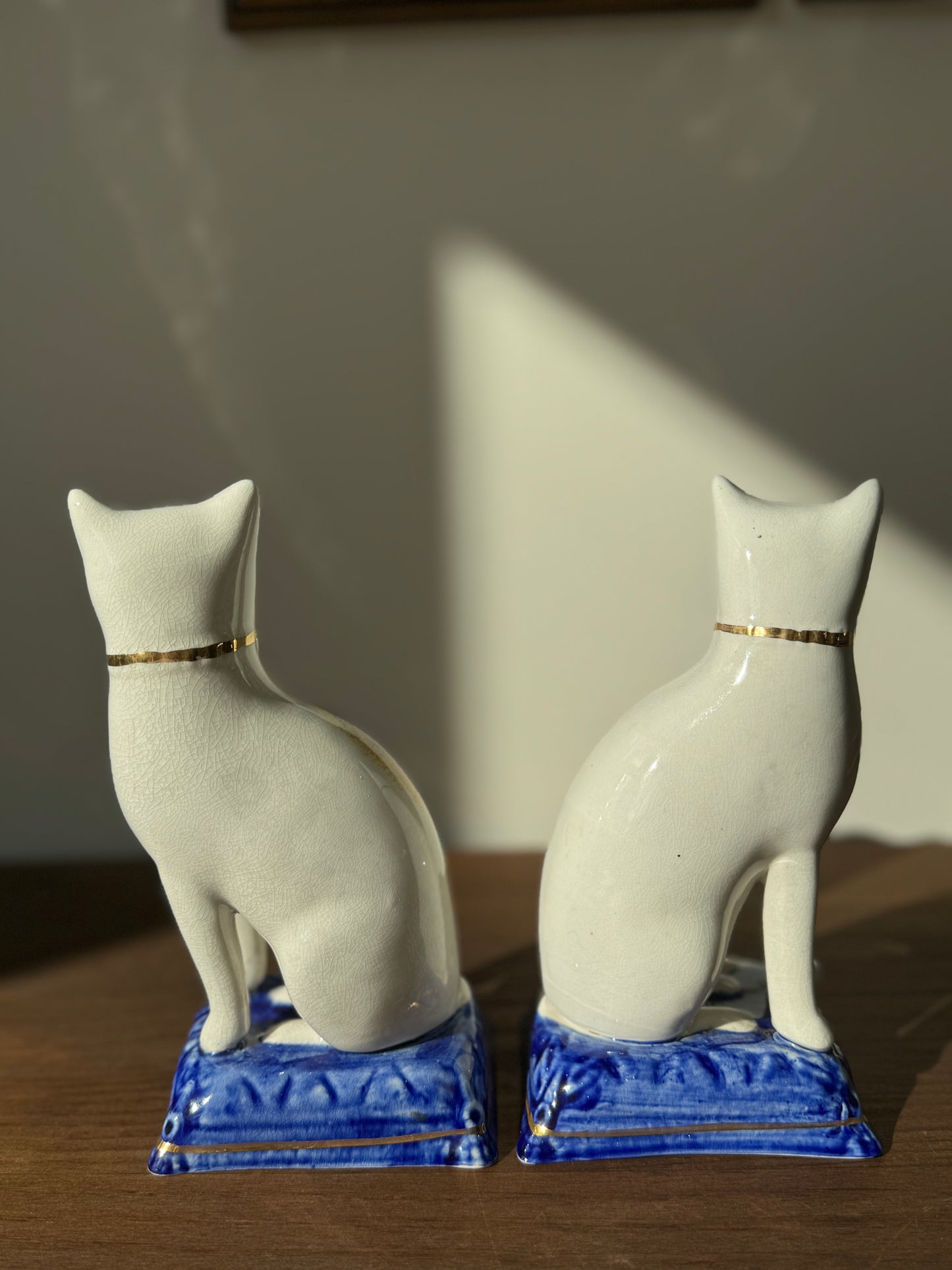 ヴィクトリア朝風スタッフォードシャーキャットのペア｜ピンクのマズル（大きめ、18cm）