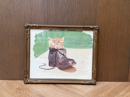 ヴィンテージ 猫のオリジナル水彩画 ブーツで眠る子猫｜額入り