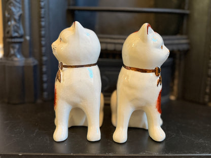 ウィリアム・ケント社、スタッフォードシャーキャットのペア | 赤茶色の柄、C.1940 - 1950年代