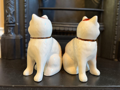 ウィリアム・ケント社、スタッフォードシャーキャットのペア | 赤茶色の柄、C.1940 - 1950年代