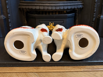 ウィリアム・ケント社、スタッフォードシャーキャットのペア | 赤茶色の柄、C.1940 - 1950年代