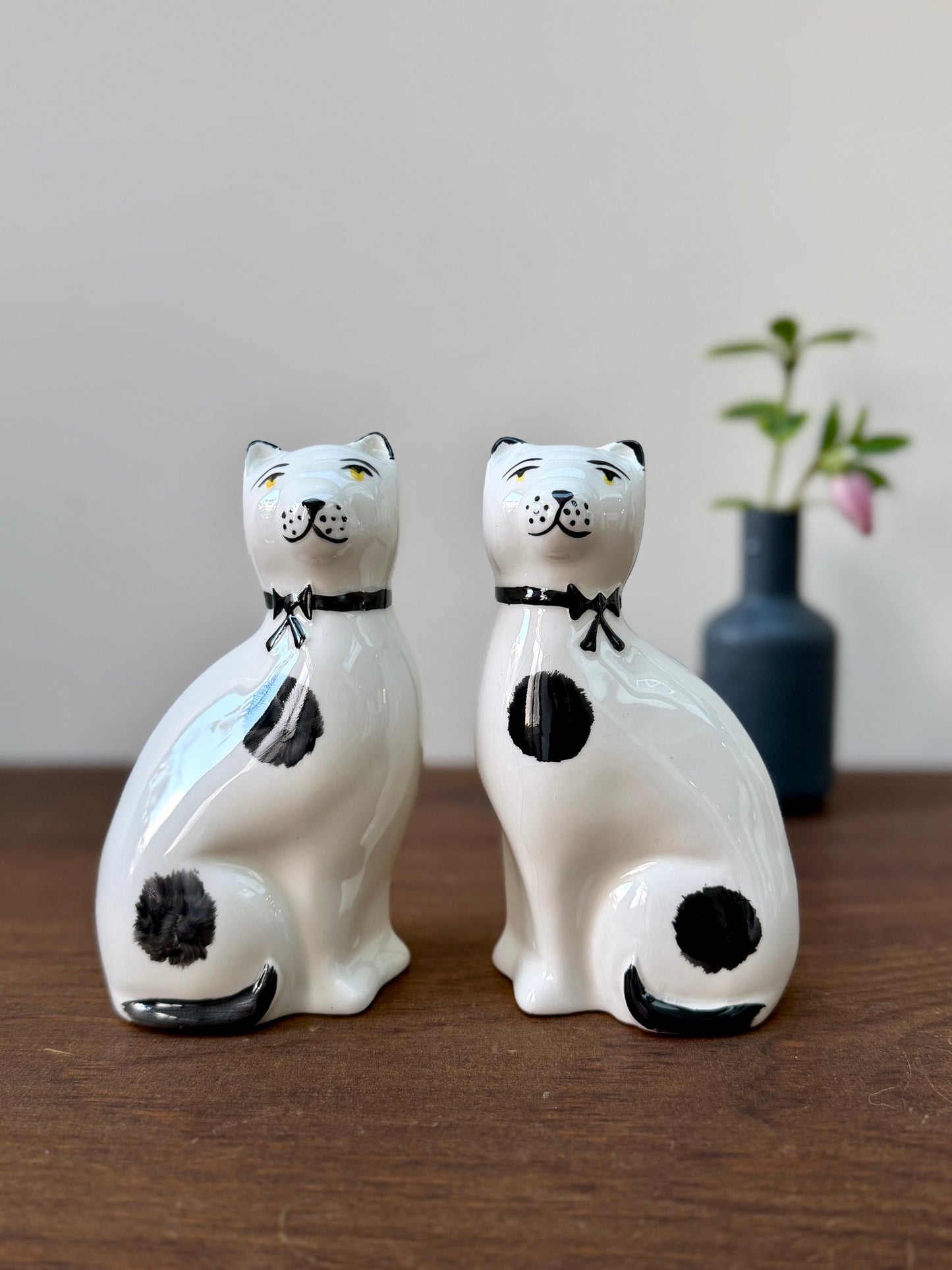 アーサー・ウッド社、ミッドセンチュリーのスタッフォードシャーキャット（ペア）