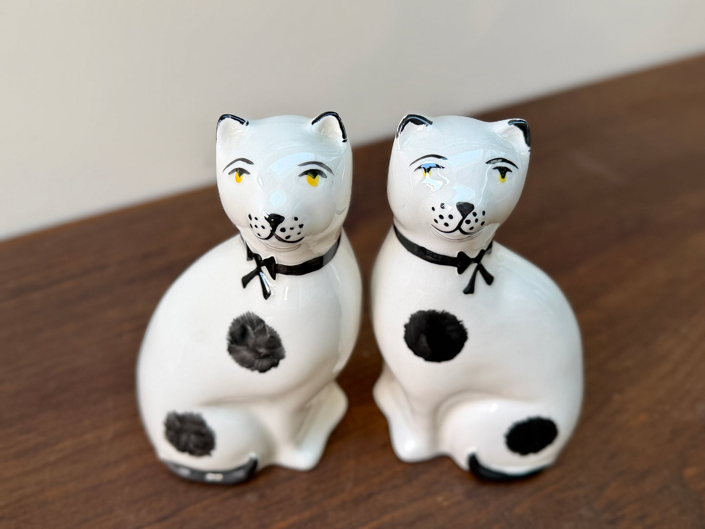 アーサー・ウッド社、ミッドセンチュリーのスタッフォードシャーキャット（ペア）