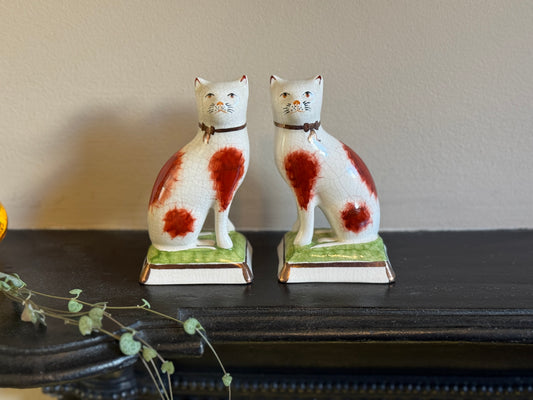 Vintage Pair of Staffordshire Cats by William Kent, c.1940s–1950s | Reddish-Brown Pattern & Green Cushions