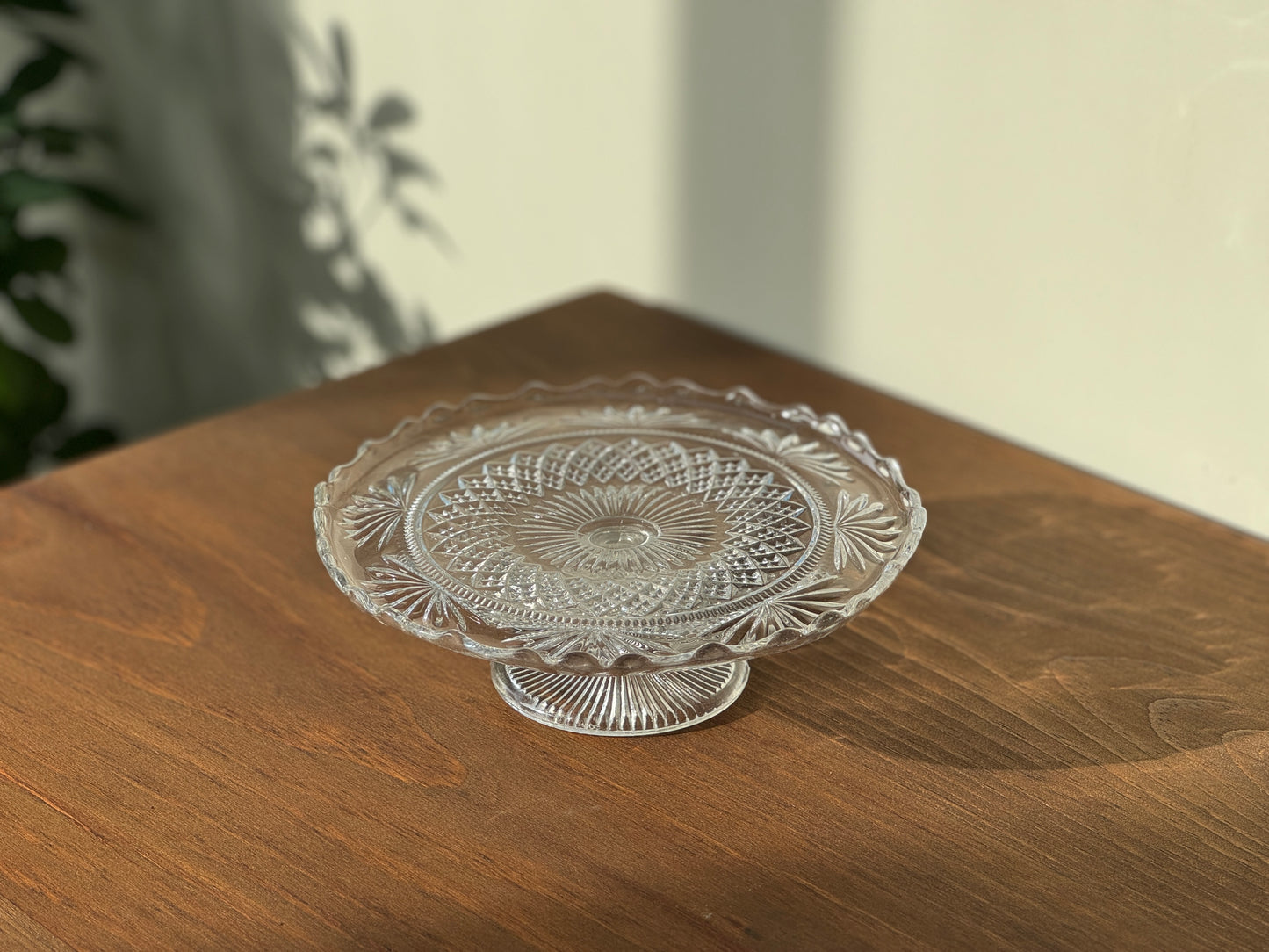 Vintage_Pressed_Glass_Pedestal_Cake_Stand_with_Scalloped_Edge_and_Diamond_Pattern_Antique_Clear_