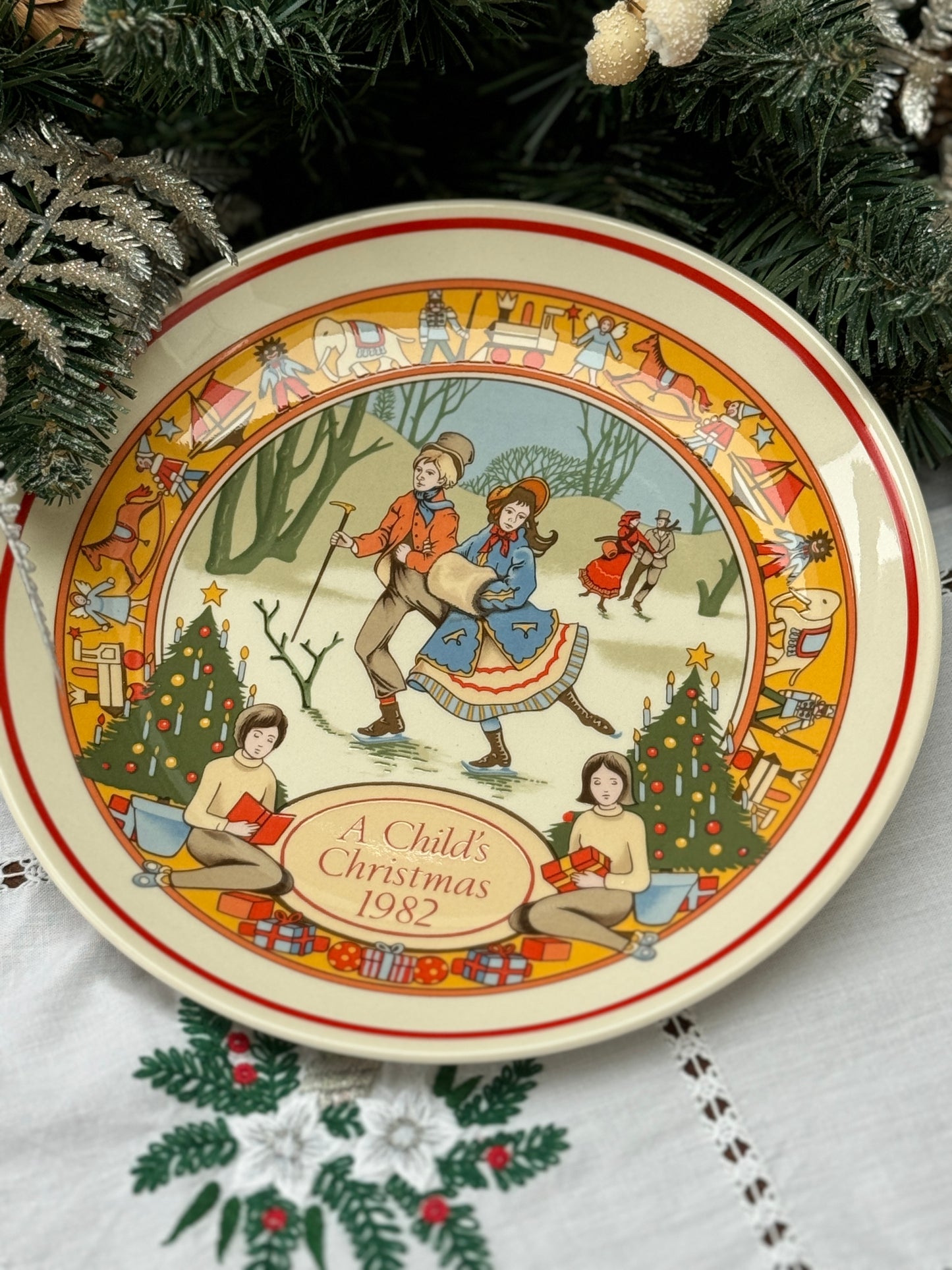 ウェッジウッド「A Child's Christmas（子どものクリスマス）」1982年版の絵皿